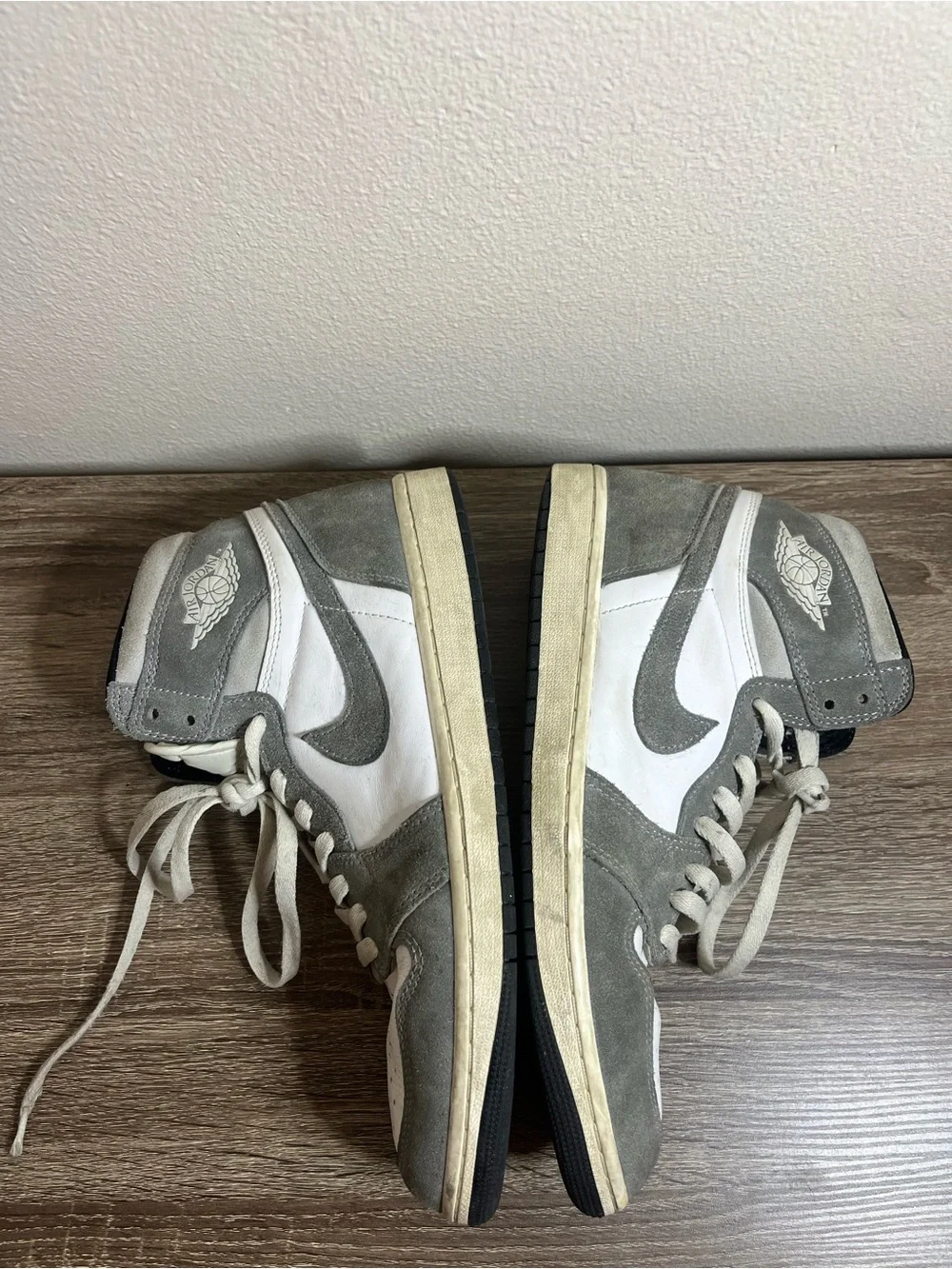 Nike Men’s Suede Gray and White Hi-Top Sneakers 🌵10.5